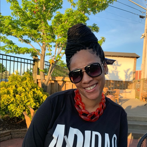 Meet your Posher, Rachel - Picture 1 of 8